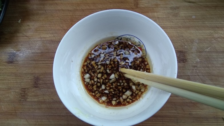 蒜香芹菜叶的做法步骤:7