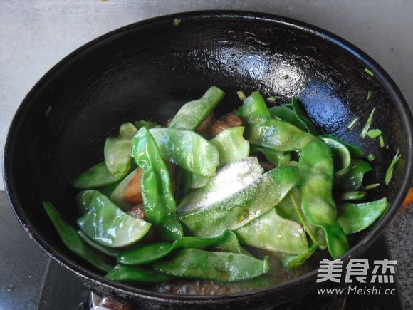 红烧肉烧扁豆的做法步骤:7