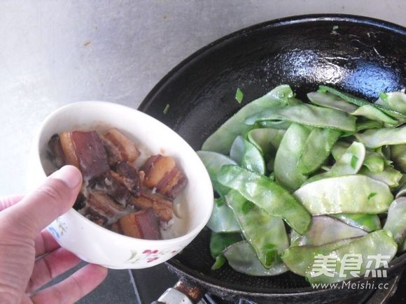 红烧肉烧扁豆的做法步骤:5