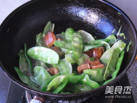 红烧肉烧扁豆的做法步骤:8