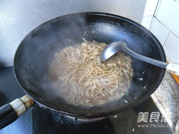 豆腐丝炒韭菜的做法步骤:8