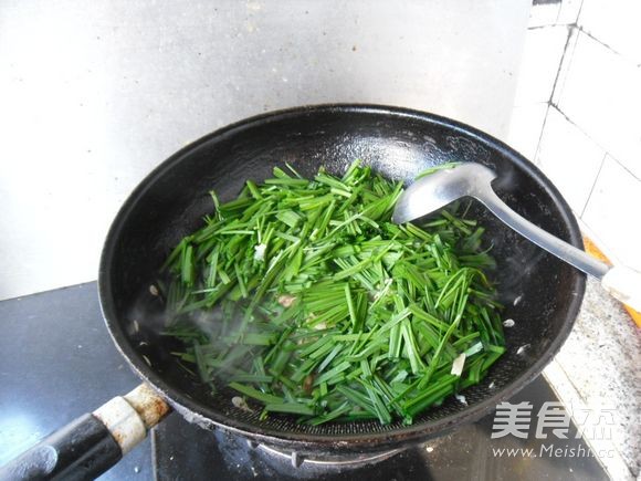 豆腐丝炒韭菜的做法步骤:9