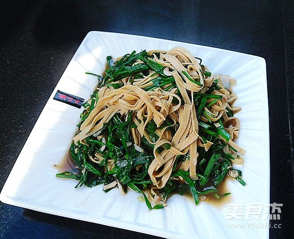 豆腐丝炒韭菜的做法步骤:11