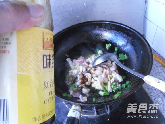 五花肉烧黄花的做法步骤:6