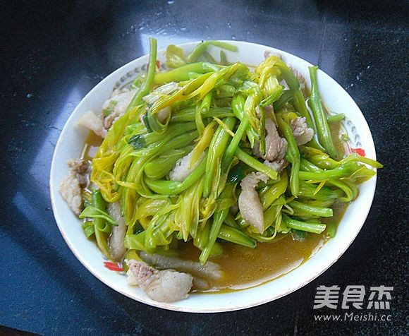 五花肉烧黄花的做法步骤:12