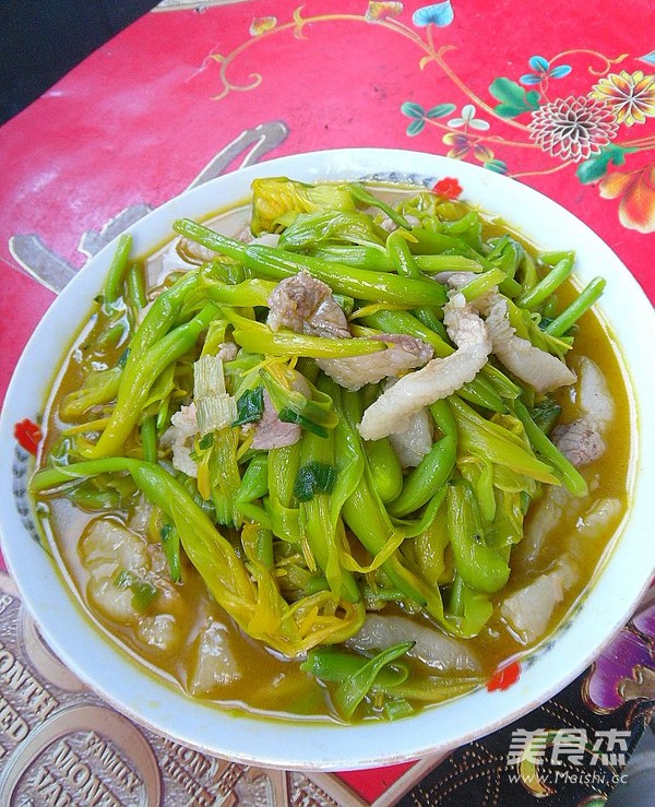 五花肉烧黄花的做法步骤:13