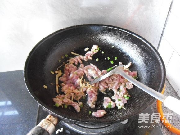 酸菜炖粉丝的做法步骤:4