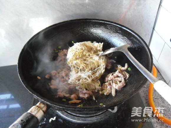 酸菜炖粉丝的做法步骤:6
