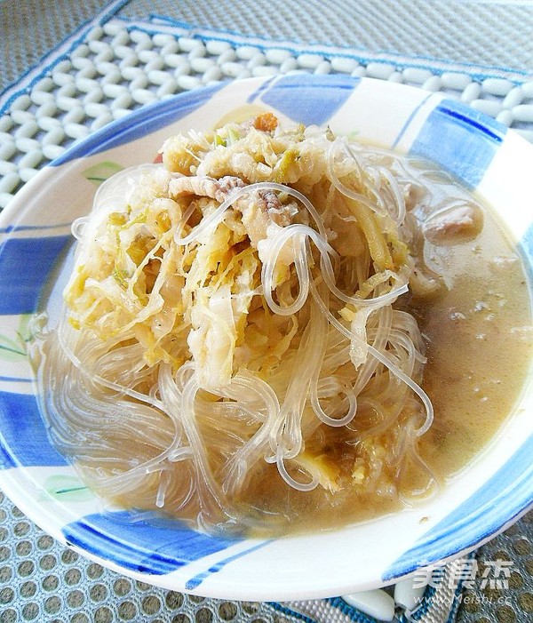 酸菜炖粉丝的做法步骤:11