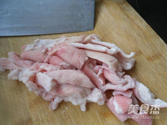 肉皮炖白菜的做法步骤:2
