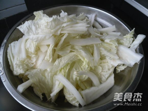 肉皮炖白菜的做法步骤：1