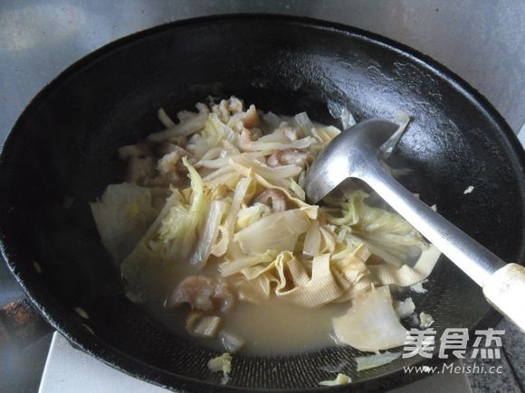 肉皮炖白菜的做法步骤:14