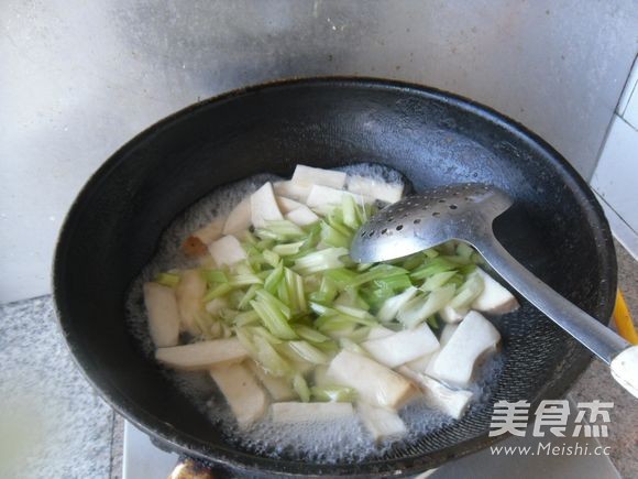 胡椒酱烧芹菜的做法步骤：5