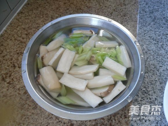 胡椒酱烧芹菜的做法步骤：6