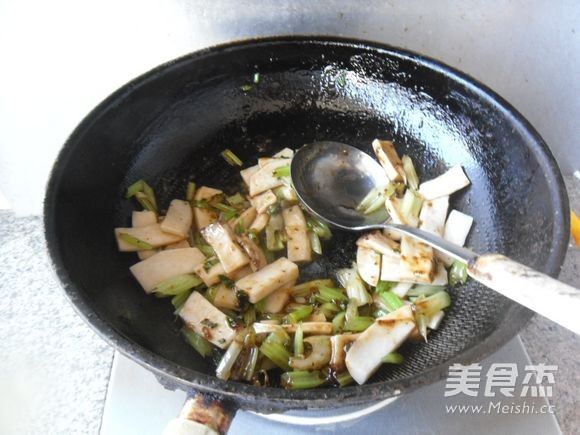 胡椒酱烧芹菜的做法步骤：10