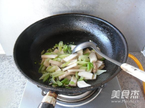 胡椒酱烧芹菜的做法步骤：9