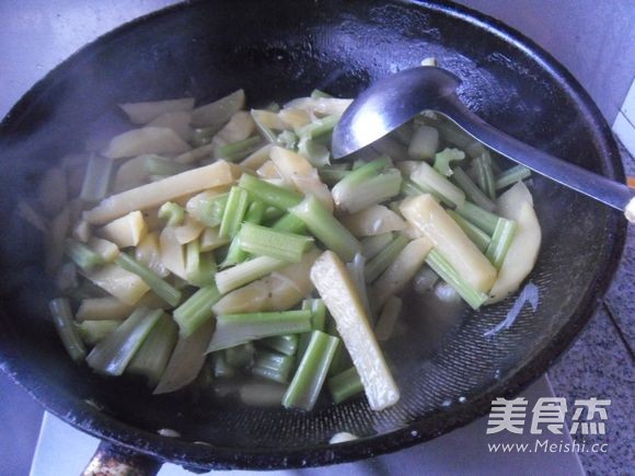 芹菜炖土豆的做法步骤：8