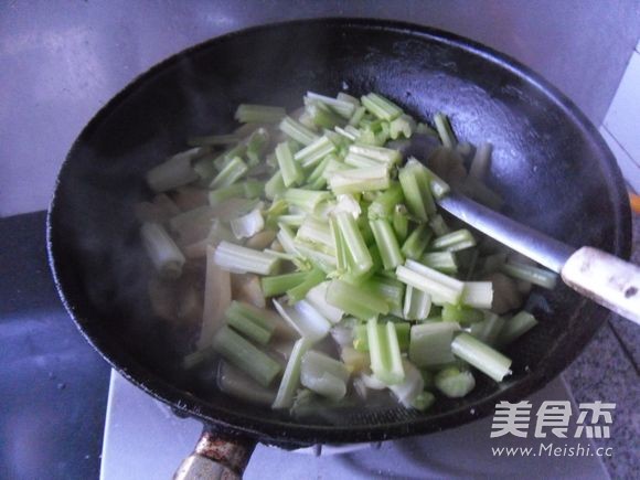 芹菜炖土豆的做法步骤：7