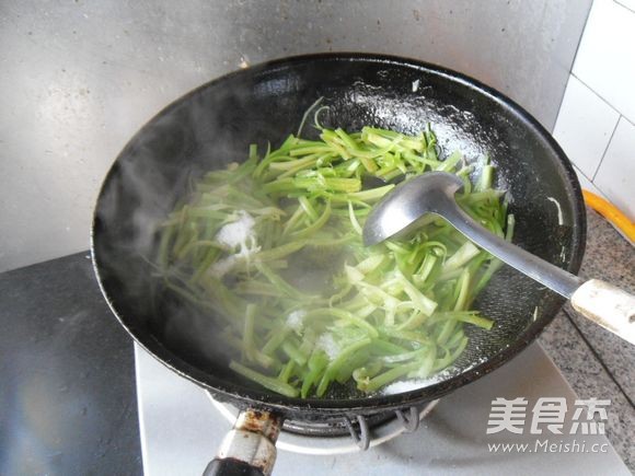 芹菜土豆丝的做法步骤：8