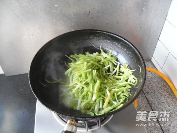 芹菜土豆丝的做法步骤：7