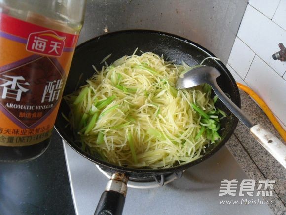 芹菜土豆丝的做法步骤：11