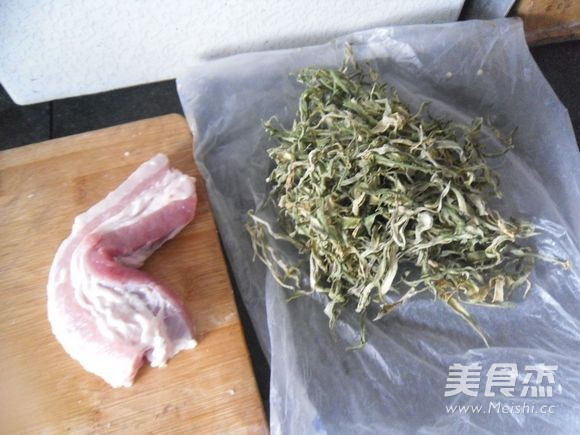 肉烧干豆角丝的做法步骤：1