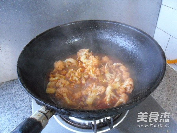 红咖喱烧菜花的做法步骤：8