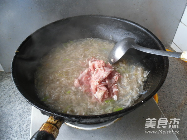 羊肉片汆酸菜的做法步骤：6