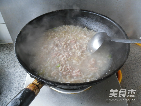 羊肉片汆酸菜的做法步骤：7