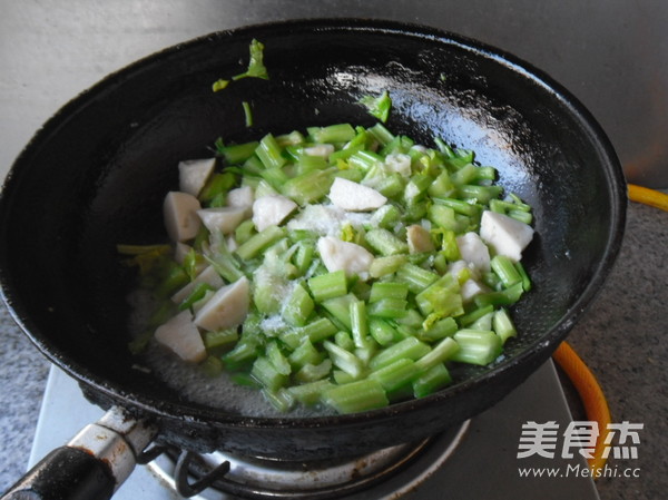 鱼丸烧芹菜的做法步骤：9