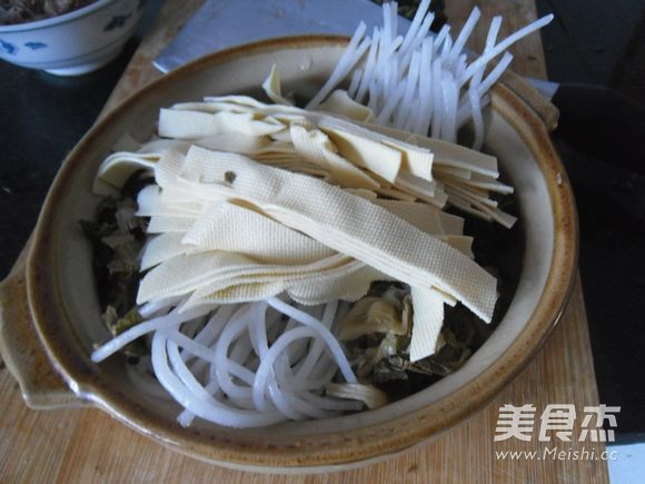 豆皮粉条干白菜的做法步骤:9