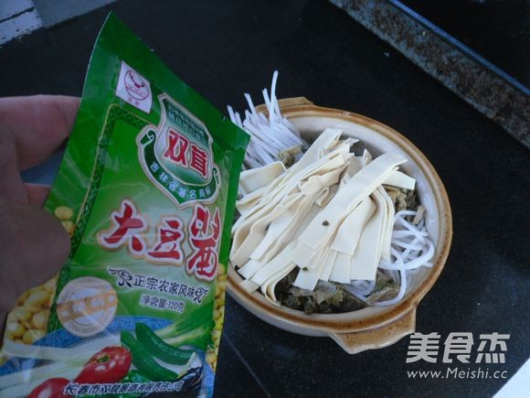 豆皮粉条干白菜的做法步骤:10