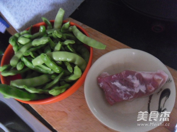 五花肉炖豆角的做法步骤：1