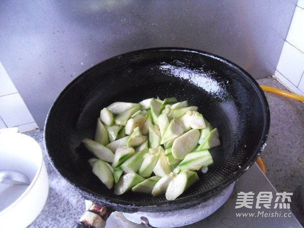 鱼露烧丝瓜的做法步骤:6