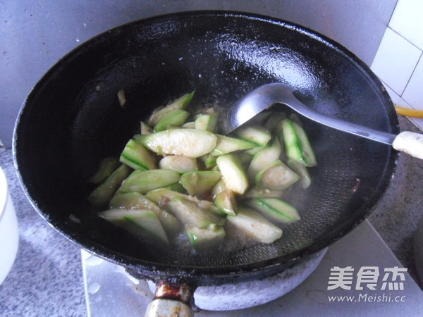 鱼露烧丝瓜的做法步骤:8