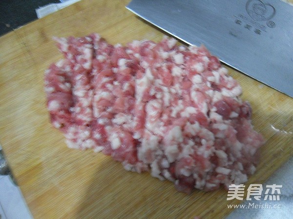 莲藕猪肉馄饨的做法步骤：1