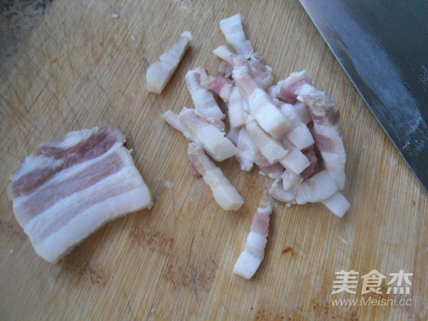 五花肉烧酸菜的做法步骤：2