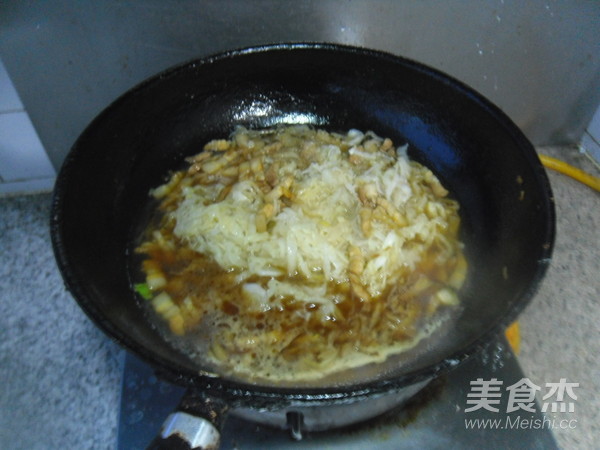 五花肉烧酸菜的做法步骤：7