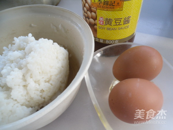 鸡蛋酱炒饭的做法步骤：1