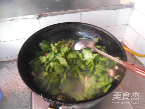 肉片炒扁豆片的做法步骤：8
