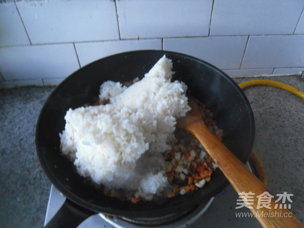 火腿咸蛋炒饭的做法步骤:7