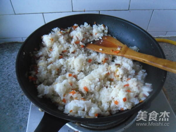 火腿咸蛋炒饭的做法步骤:8