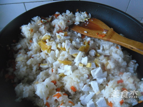火腿咸蛋炒饭的做法步骤:9