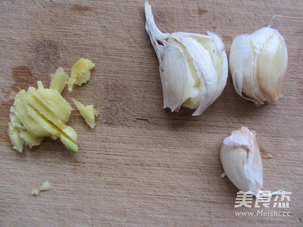 蒸黄鳝的做法步骤:2