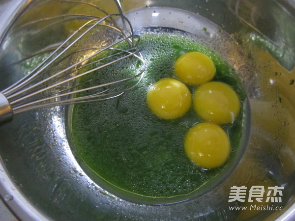 菠菜蛋糕卷的做法步骤:4
