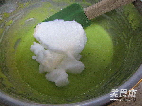菠菜蛋糕卷的做法步骤:11