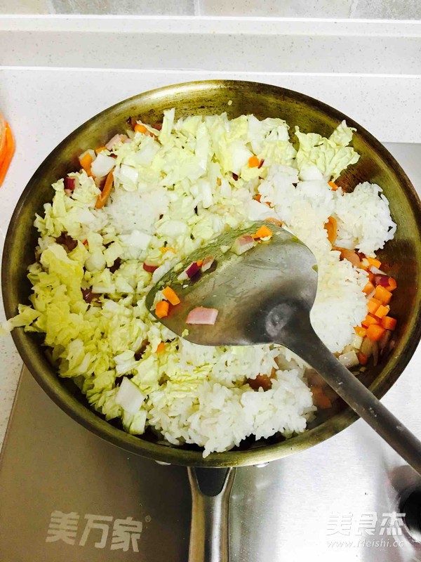 黄油培根蔬菜蛋炒饭的做法步骤:6