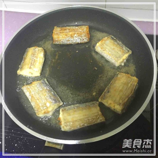 红烧带鱼的做法步骤:4