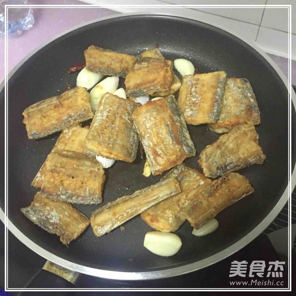 红烧带鱼的做法步骤:7