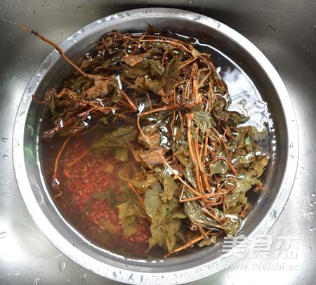 鱼腥草猪肺骨头汤的做法步骤：1